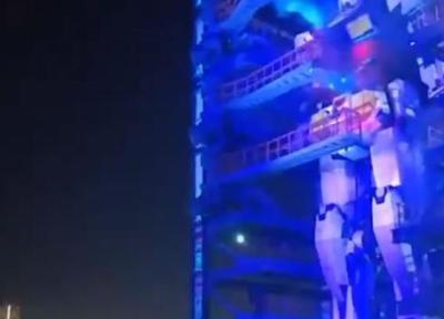 فیلمی از ربات 18 متری جشنواره نورپردازی زمستانی